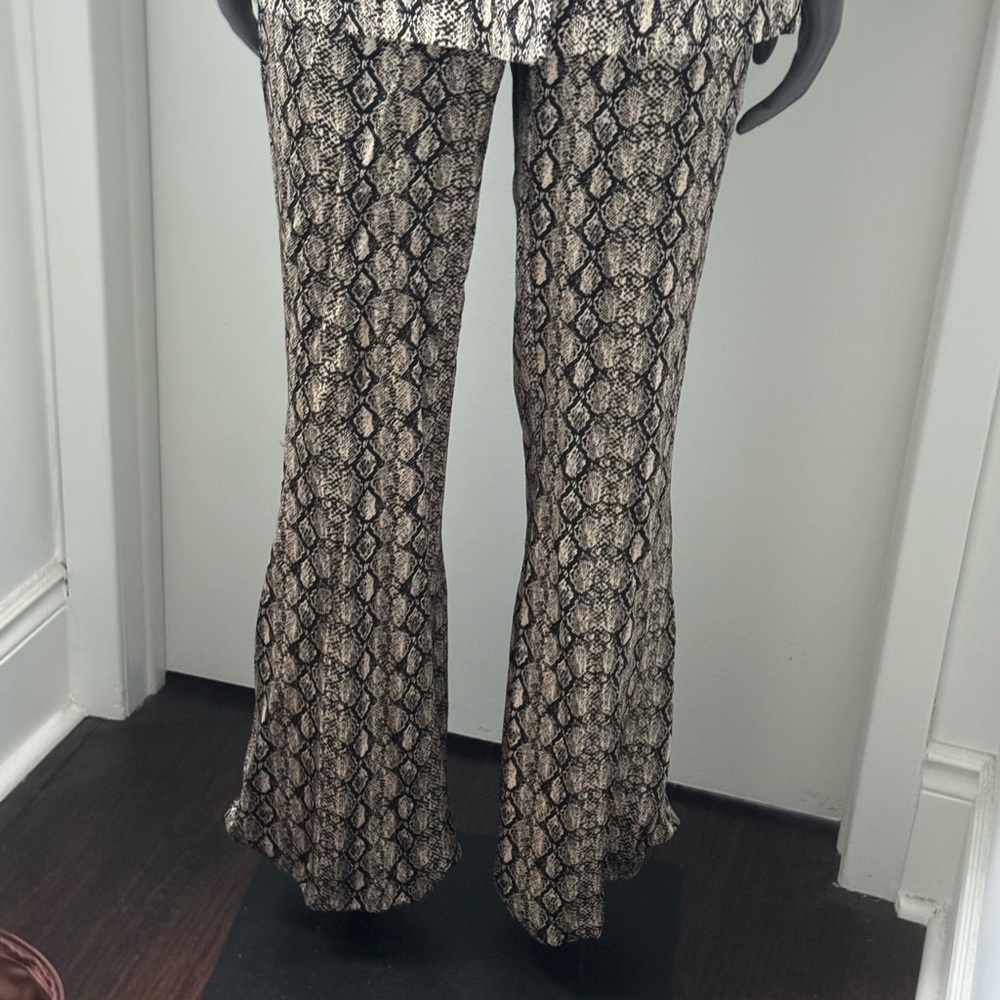 NWT Zara ‘snake skin look’ satin suit - Picture 3 of 6